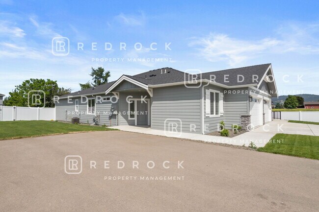 Building Photo - 1328 N Tschirley St