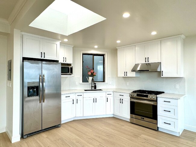 Building Photo - 2626 Moraga St