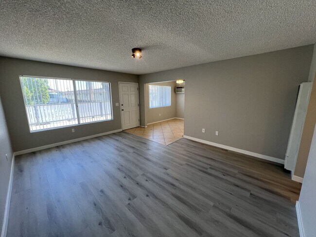 Building Photo - Delano