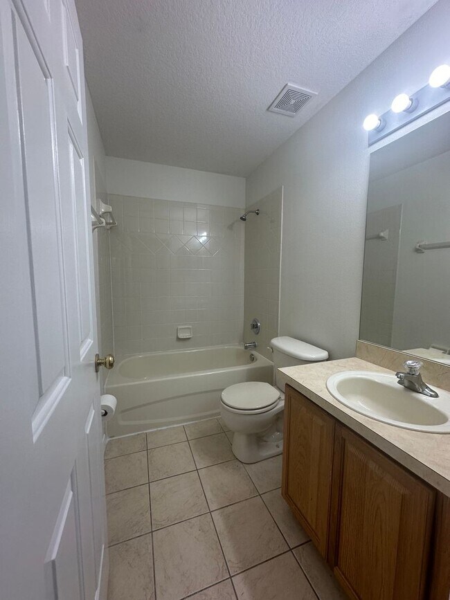 Building Photo - 214 Drawbridge Ln