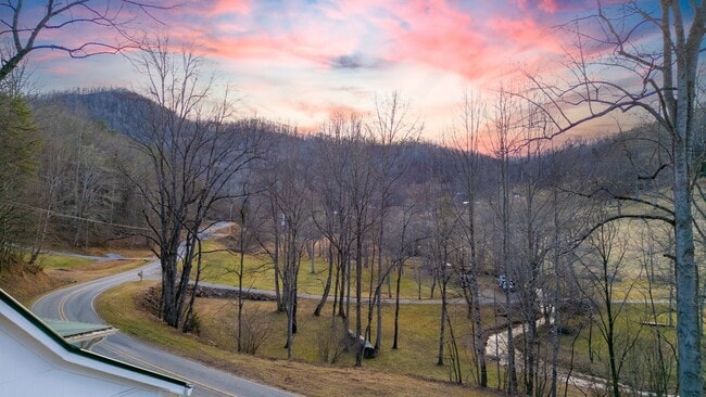 Building Photo - 2 Bedroom 1 Bath Home on E Fork off 441 S.  $1300 a month with a year-long lease