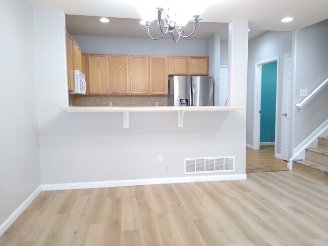 Building Photo - Fabulous Townhome Near Cherry Creek State ...