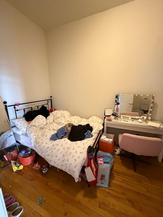 Building Photo - 1270 N Milwaukee Ave