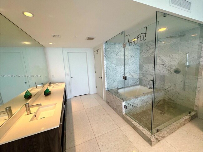 Building Photo - 3131 NE 7th Ave