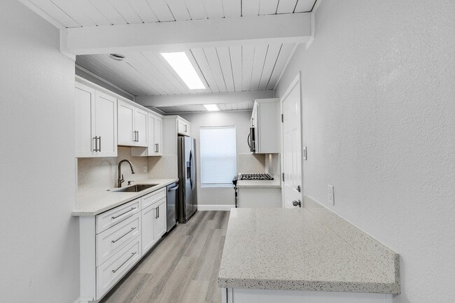 Building Photo - 1167 Holmes Ct