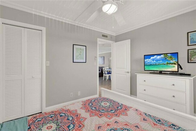 Building Photo - 9490 S Ocean Dr