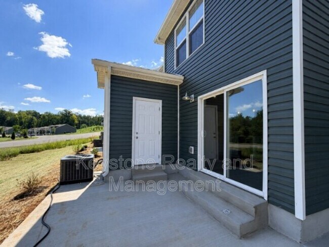 Building Photo - 1302 Woodland Vly Ln