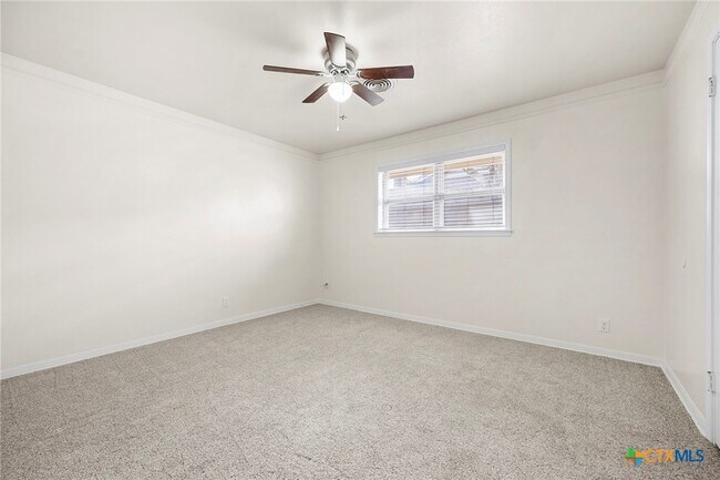 Building Photo - 3017 Oaklawn Dr