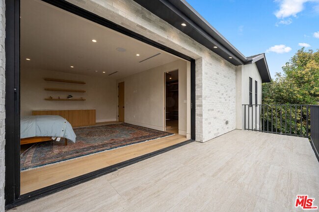 Building Photo - 4740 Sunnyslope Ave