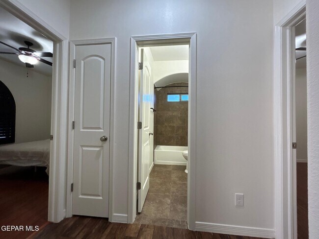 Building Photo - 7349 Skyrocket Dr