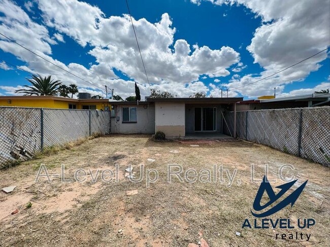 Building Photo - 3519 E Ellington Pl