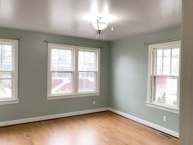 Building Photo - 226 Charles St