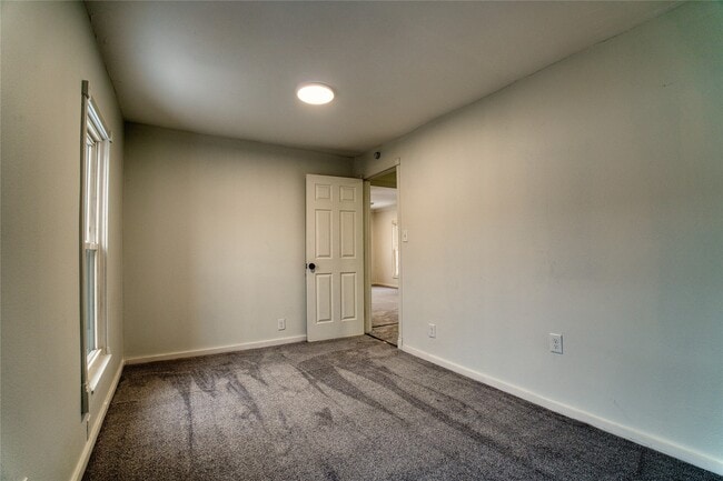 Building Photo - 1702 Lake St