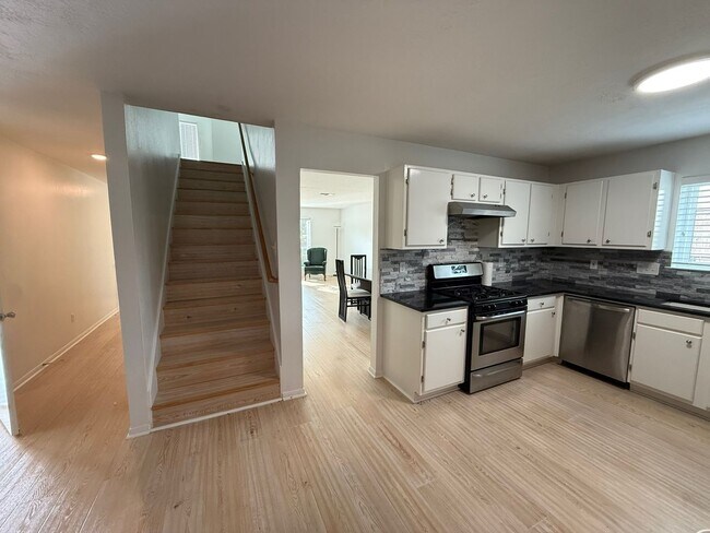 Building Photo - 2722 Springstone Dr