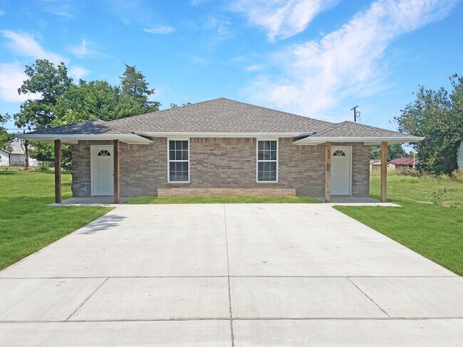 Building Photo - Modern 3-Bedroom Duplex Unit in Lawton