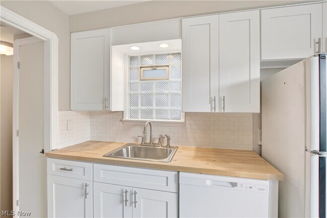 Building Photo - 2808 Portman Ave