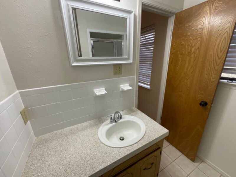 Building Photo - 5202 Wildwood Dr