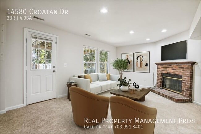Building Photo - Terrific 3 Level End Unit Townhome For Ren...