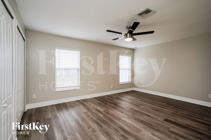 Building Photo - 629 NE Juanita Ct
