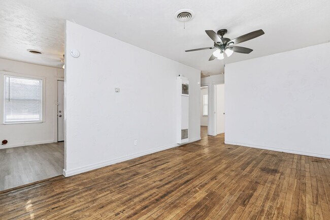 Building Photo - 1402 Dunaway St