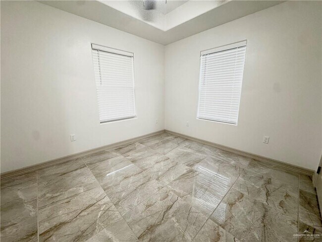 Building Photo - 11 Stuart Ct