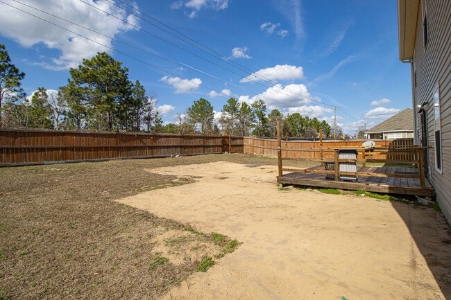 Building Photo - Beautiful 3BR/2.5BA Home with Fenced Yard, Granite Kitchen & Neighborhood Pool