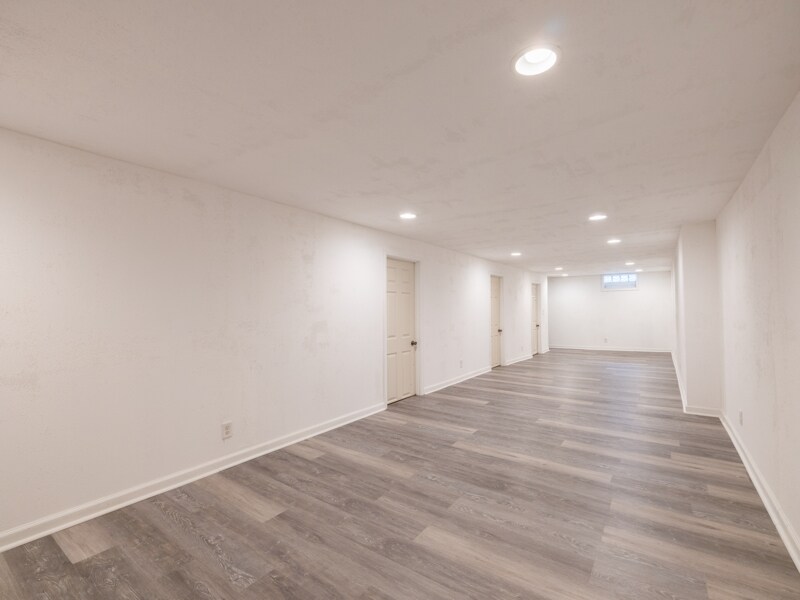 Building Photo - 211 Sharen St