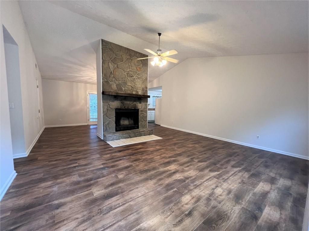 Building Photo - 60 Jesica Way