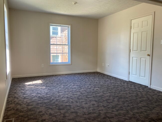 Building Photo - 667 Spruce St