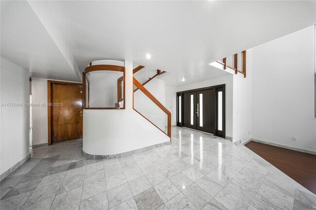 Building Photo - 511 Vittorio Ave