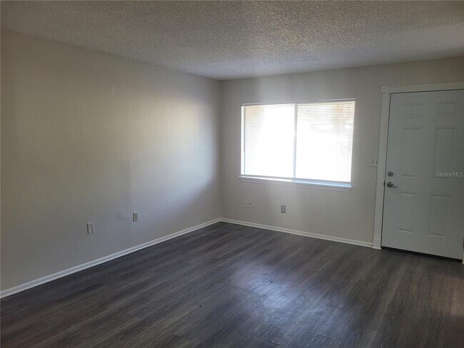 Building Photo - 4695 Pheasant Run Dr