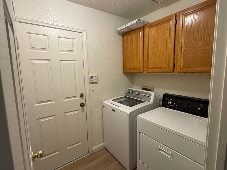 Building Photo - 5312 Great Pine Dr