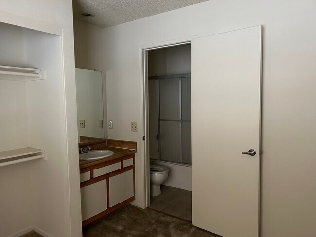 Building Photo - 4121Waln - L