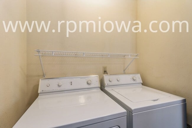 Building Photo - 1507 N Dakota Ave