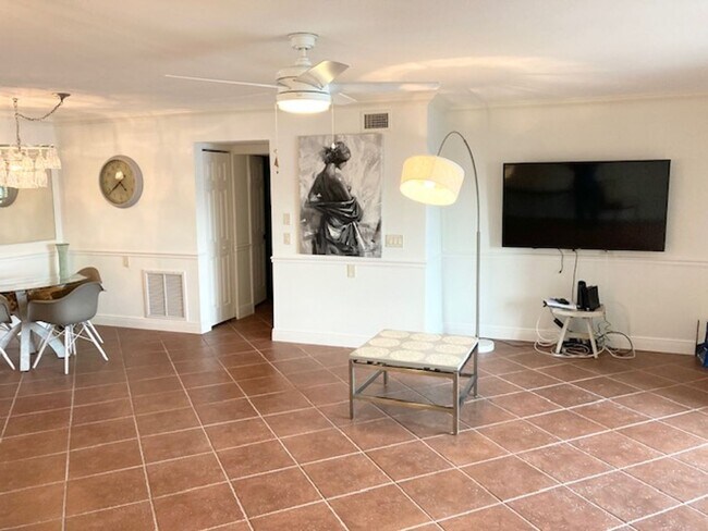 Building Photo - Casa Rio Waterfront Condominium