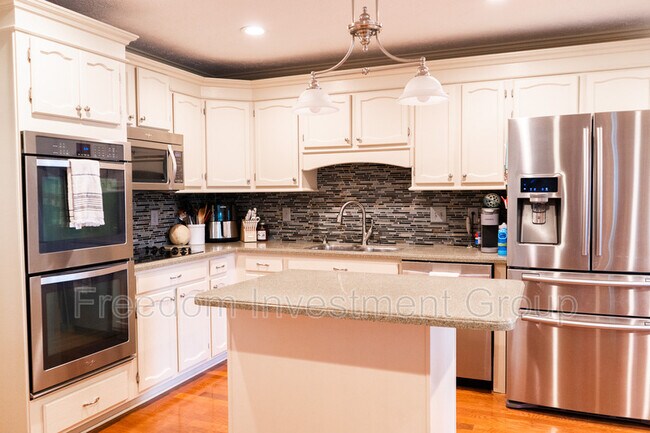 Building Photo - 1000 Harbour Shore Dr