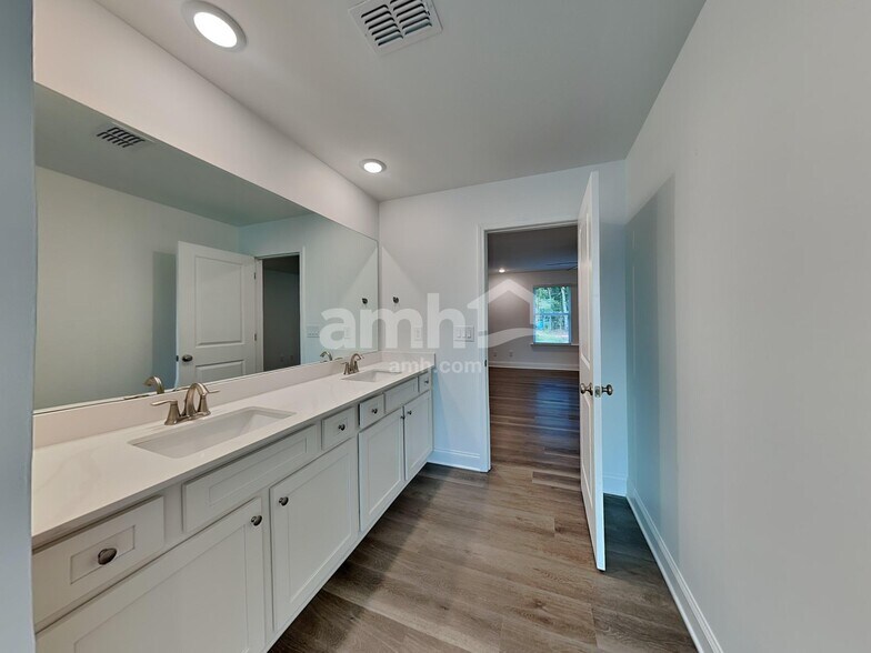 Building Photo - 1695 Soapstone Rd