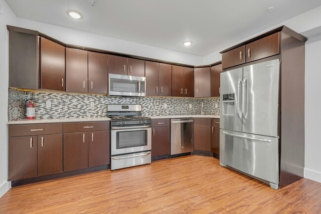 Building Photo - 308 18th St