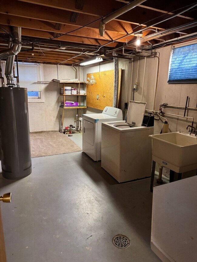 Building Photo - 207 N Lord Ave