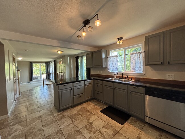 Building Photo - 3604 Madrona St