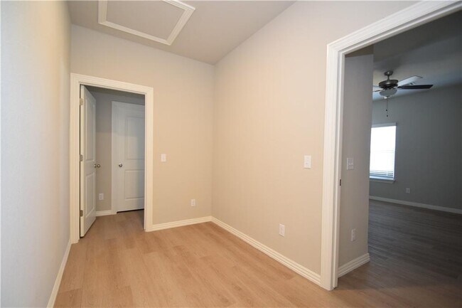 Building Photo - 1604 SW Poigai Wy