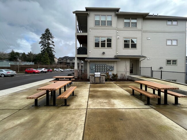 Building Photo - 2Bd 2Ba Beaverton Condo!! Close to Nike, R...