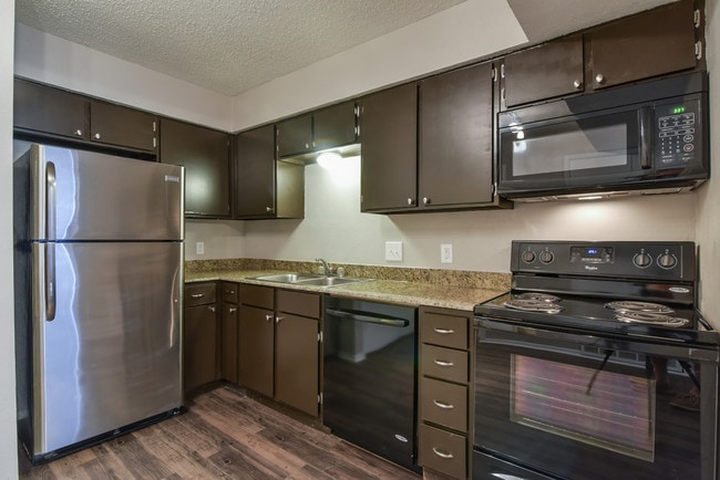 Building Photo - Knoll Creek Apartments