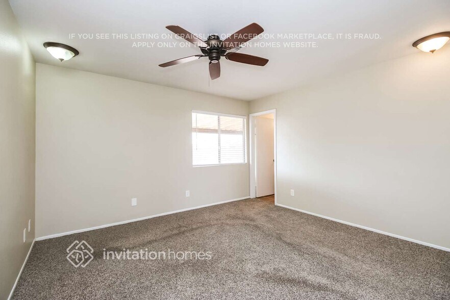Building Photo - 811 E Hillview Cir
