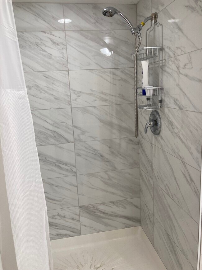 Building Photo - 4830 N Tripp Ave