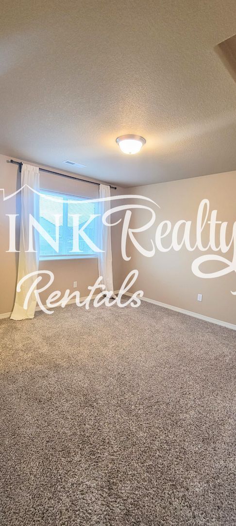 Building Photo - 9527 Desert Lily Cir