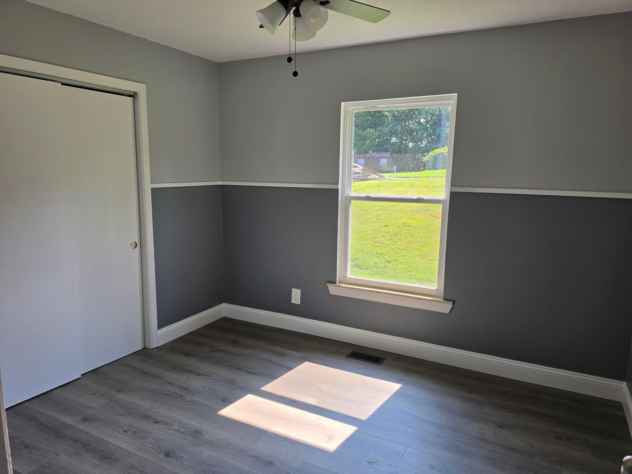 Building Photo - 421 River Bend Dr