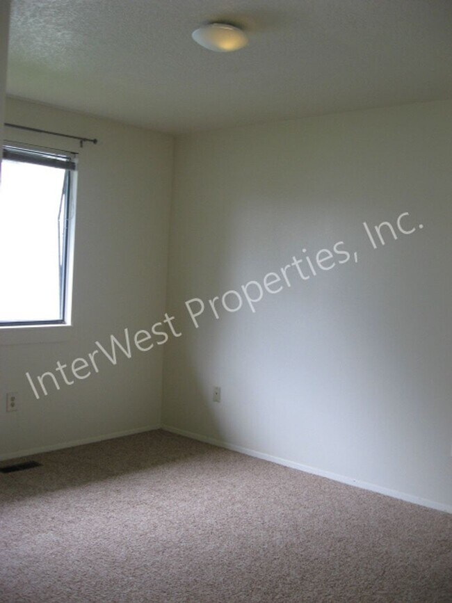 Building Photo - Ranch-Style Home in Beaverton with Fenced ...