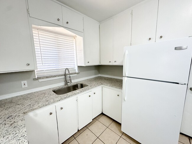 Building Photo - Move in ready - 3 Bed - 1 Bath!