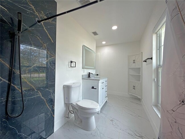 Building Photo - 1384 Valhalla St